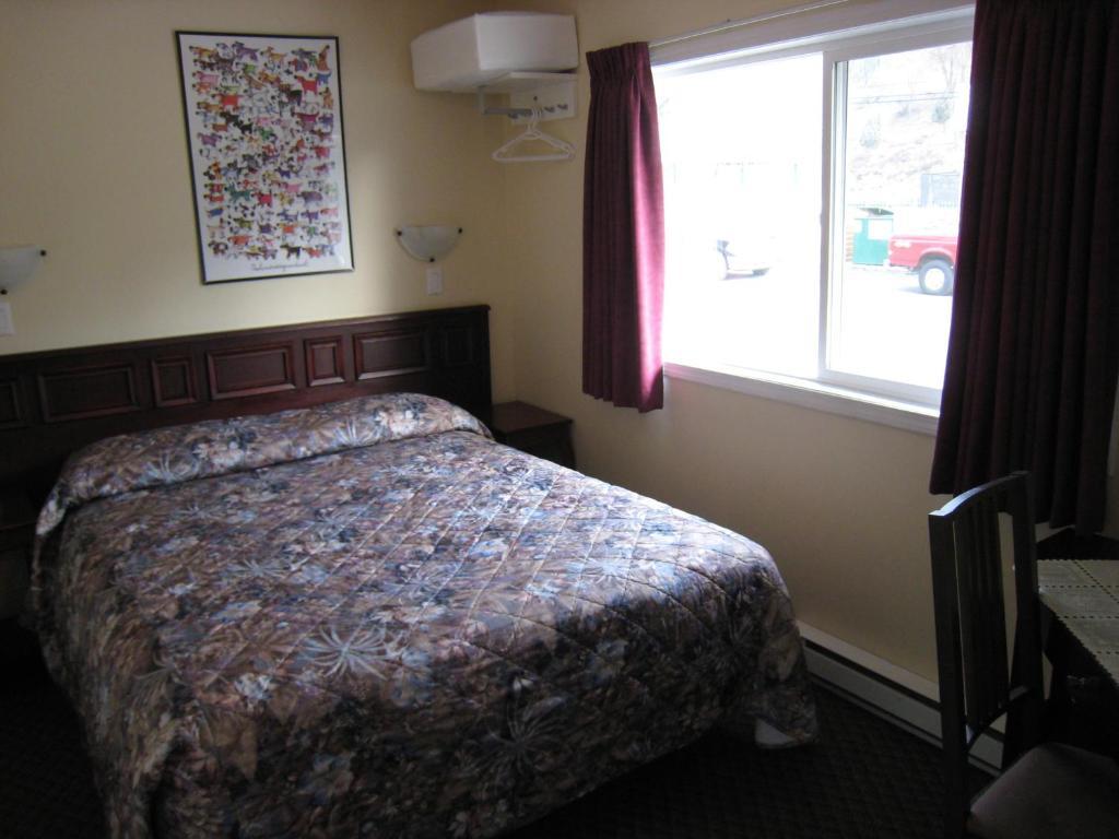 Johnny'S Motel Grand Forks Zimmer foto