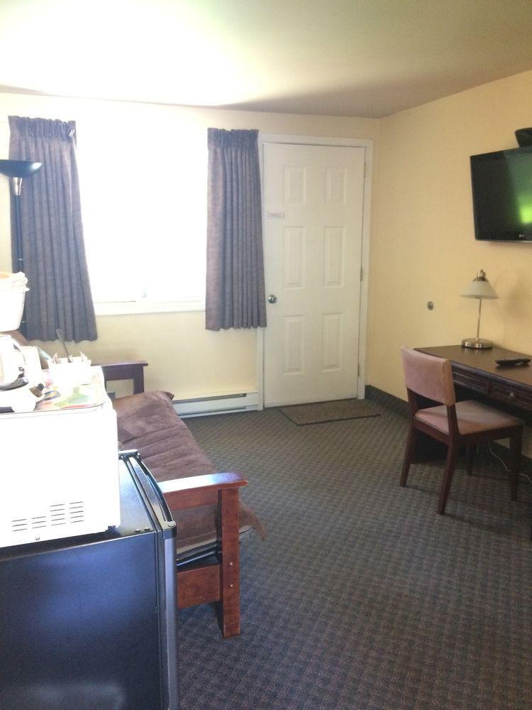 Johnny'S Motel Grand Forks Exterior foto