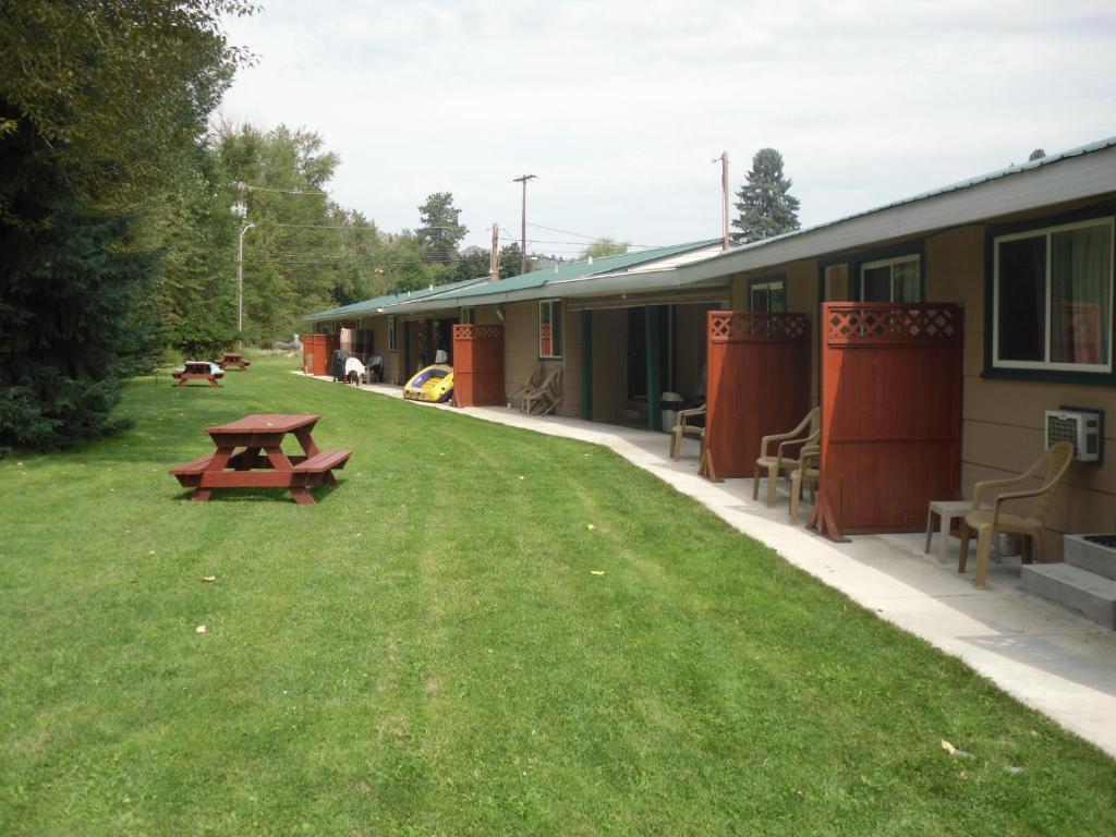 Johnny'S Motel Grand Forks Exterior foto