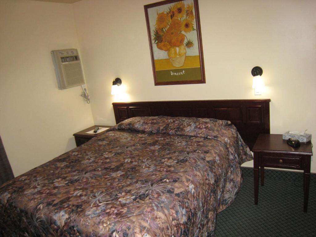 Johnny'S Motel Grand Forks Exterior foto